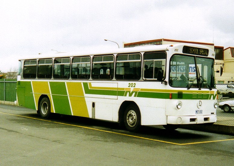 003)mercedes bus.jpg
