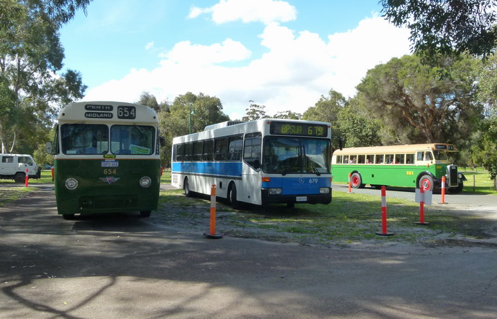 654 ,679 &amp; 101 at Mussle pool bus stop area.