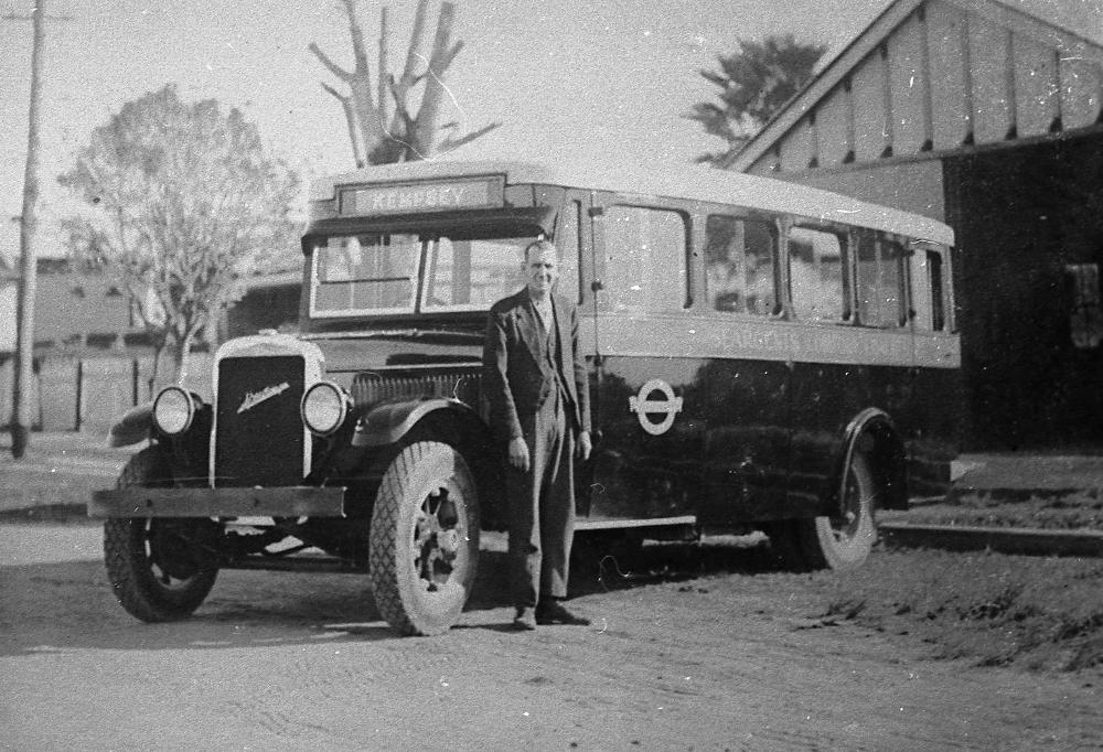 Seargents Comfort Coaches, Kempsey - 38-574 Reo.JPG