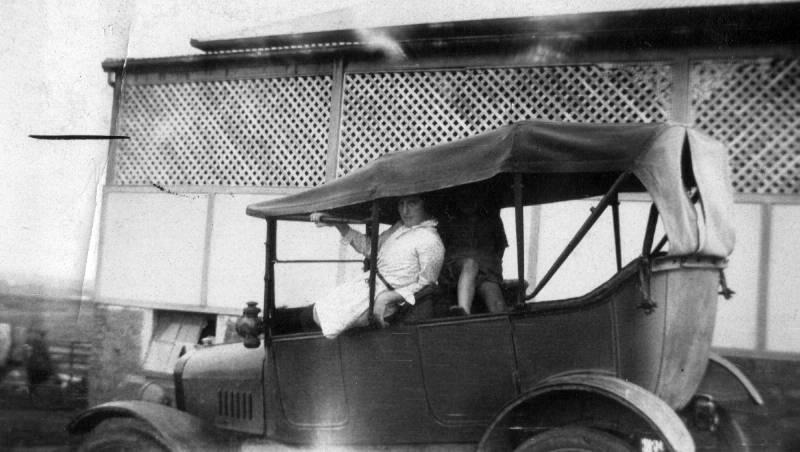 Seargents, Kempsey - First Taxi, T Model Ford 1917 - P0391.jpg