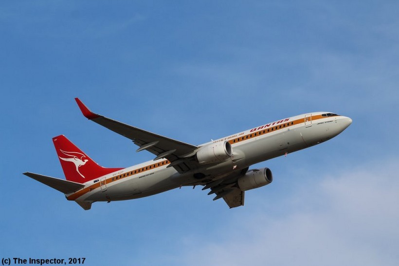 aQantas_VHXZP_Boeing737800_Adelaide_(24_12_17_C).jpg