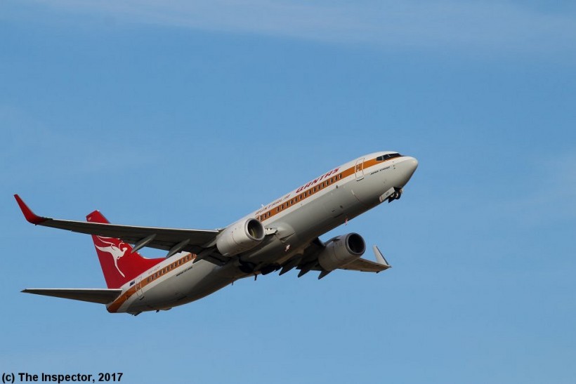 aQantas_VHXZP_Boeing737800_Adelaide_(24_12_17_A).jpg