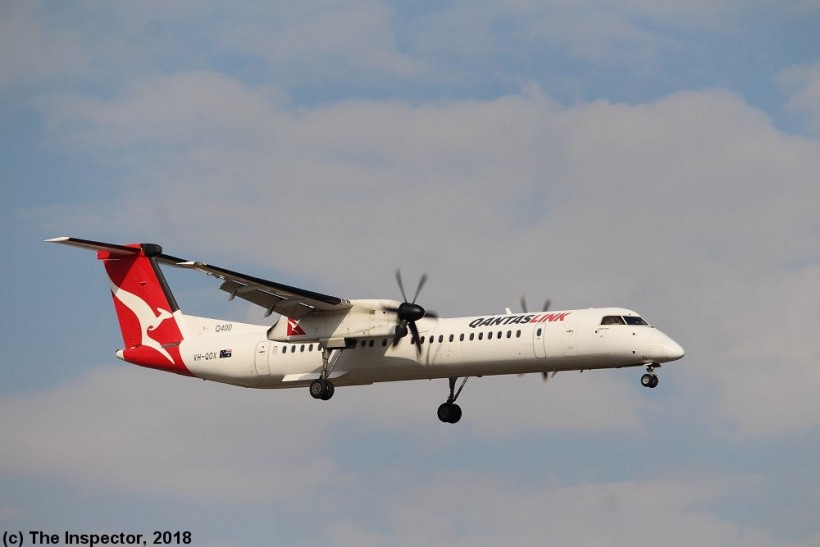 QantasLink_VHQOX_DHC-8-402_Dash8_Sydney_(21_4_18).jpg