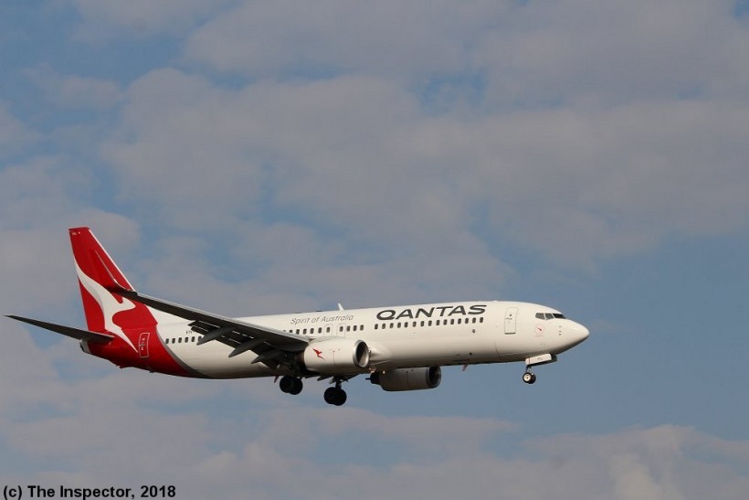 Qantas_VHVYL_737-838W_Sydney_(21_4_18).jpg