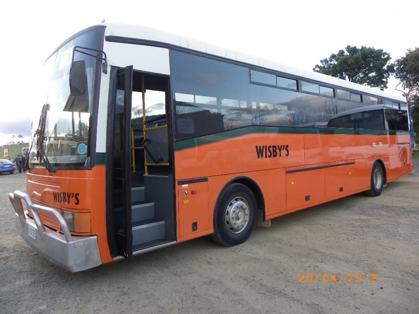 Wisby Buses - 2000 Hino RM260 / B&amp;CI Gemilang