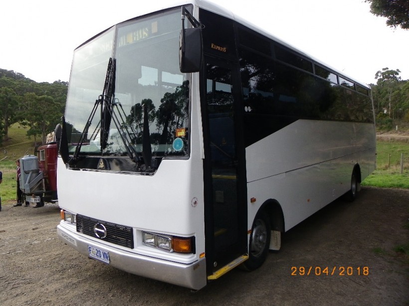 Tasman Peninsula Coaches - 2000 Hino BD190 / Express