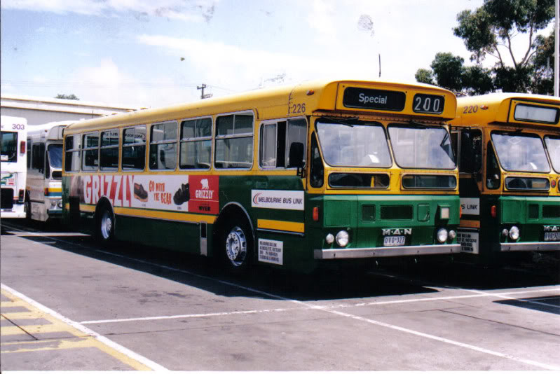 OVO 327
Melbourne Bus Link (226) MAN SL200/Ansair Mk1 later regd 0288 AO – one of the last MAN SL200/MK1’s to be withdrawn from MBL on 23/5/2002. It was sold to Party Time Tours it was stored at Party Bus, Dandenong Vic, due to its engine not working.It was then sold in 2007 to Dee Decker Tours, North Sunshine, Vic, then shortly afterwards sold to Bus Buddys (Laughter Unlimited Tours), Sunshine, Vic. Noted derelict in Sunshine in 2010.
Keywords: venturatigerphoto melbuslink man_SL200 ansair