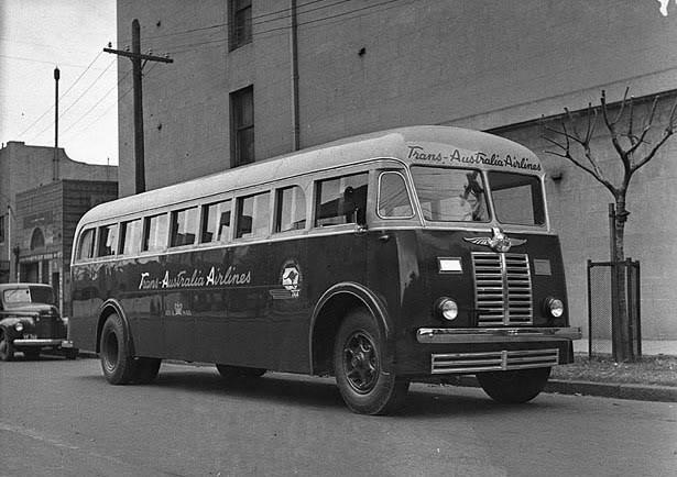 ?
Trans Australian Airlines White/MBA – one of their earlier vehicles. From the Ron Drummond collection.
Keywords: centralianphoto whitechassis