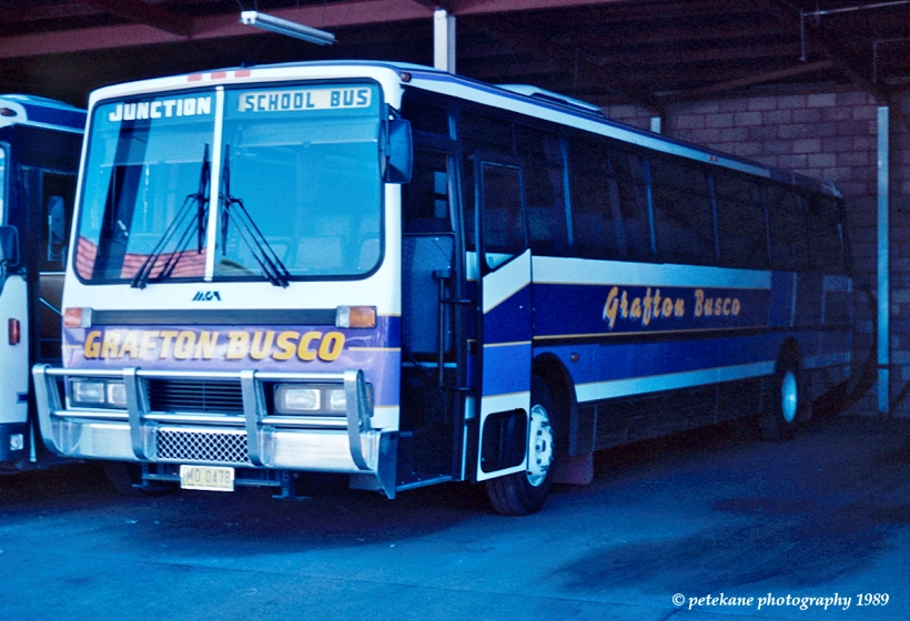 MO 0478
Grafton Bus Co (32) Motorcoach – GM 6V71t/MCA in the depot in 1989.
Keywords: denairphoto (mca)