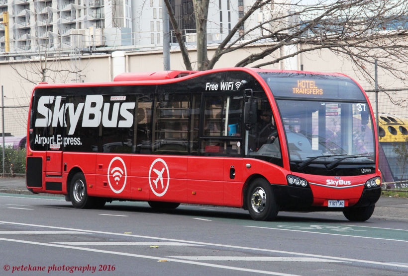 7107 AO
Skybus, Melbourne Airport (37) Optare Solo M995SR/Optare departing Southern Cross Station 3rd September 2016.
Keywords: denairphoto optare_solo skybus