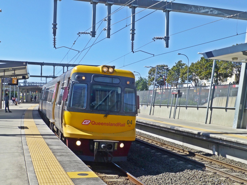 EMU 04 pulling into Darra Station