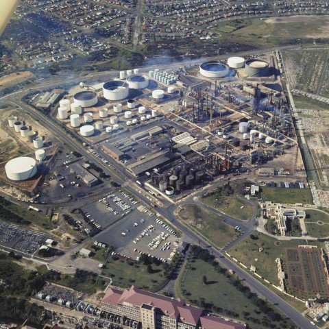 Total refinery (Small).jpg